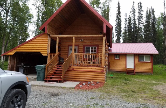 Cozy Log Cabin In The Woods - Friends And Families Welcome!