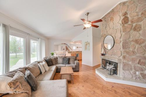 Cozy Michigan Retreat - Walk to Lake Charlevoix!