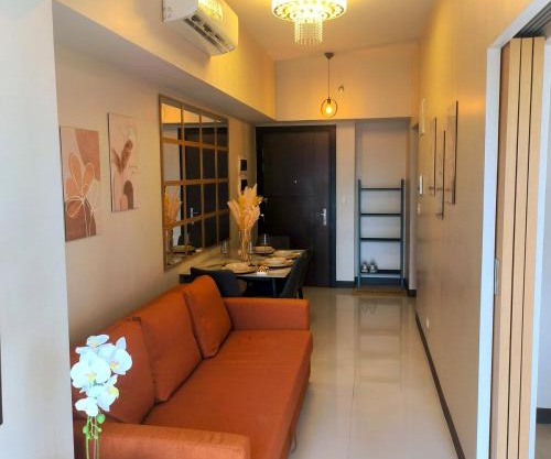 Cozy Modernistic 1 BR Uptown BGC
