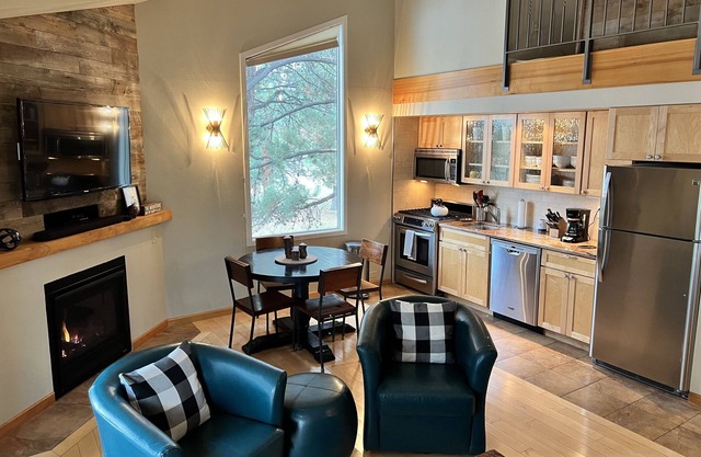 Cozy Mt Bachelor Village Condo Close to Downtown Bend