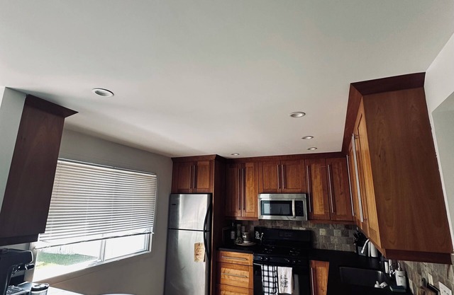 Cozy newly renovated home close to downtown in safe area of Killarney/Altadore.