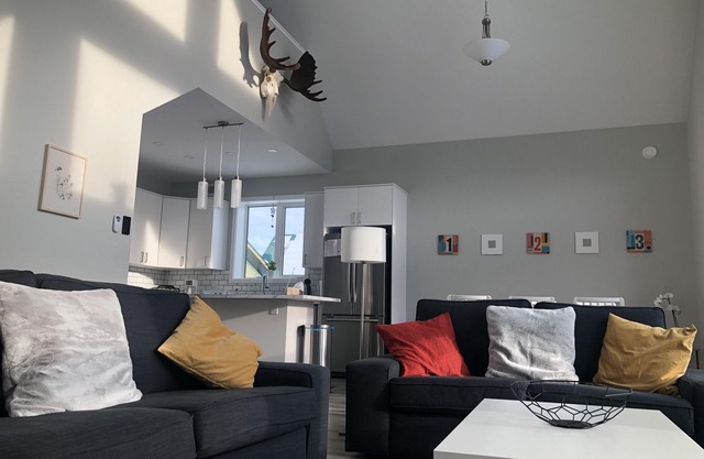 ★ Cozy Northern Lights Vacation Home ★ 3BR & 2BA at Eclipse Hot Springs