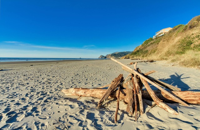 Cozy Oceanview Home with the Best Vistas in Road's End - Dogs Welcome