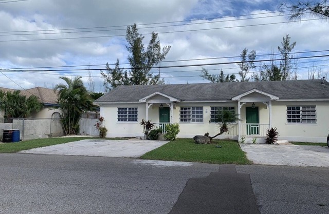 Cozy one bedroom 5 minutes from the beach