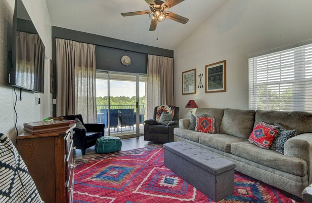 Cozy & Peaceful 2-bedroom condo- Holiday Hills Resort Branson-family amenities!