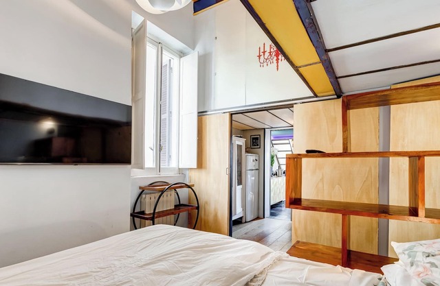cozy penthouse sited on exclusive pedestrian Borgo Pio. Perfect for family of 3