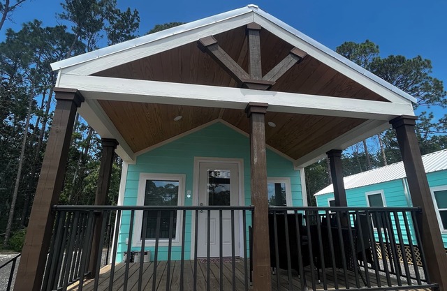 Cozy pet friendly 2-bedroom cabin in Steinhatchee, FL
