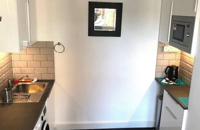 Cozy quiet City Escape - Northampton Apartment