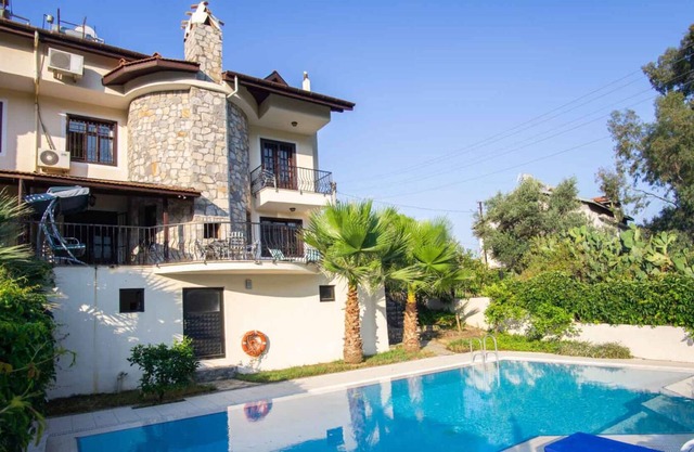 Cozy & Quiet Villa with Private Pool Near Town