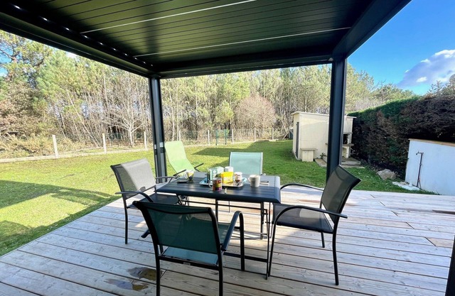 Cozy Renovated Home with Large Garden, Pergola, and WiFi - Near Beach, Sleeps 5