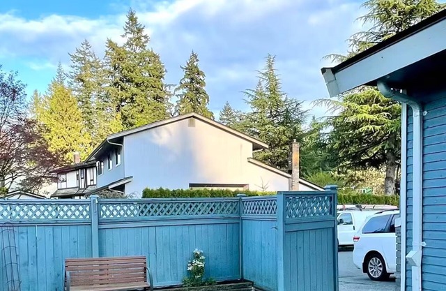 Cozy, renovated home in Delta's Sunshine Hills, near shops, trails, and transit!