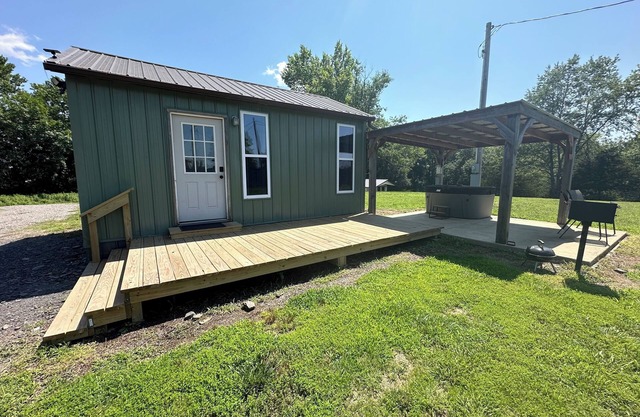 Cozy Retreat w/Hot Tub, Fire Pit & King Bed