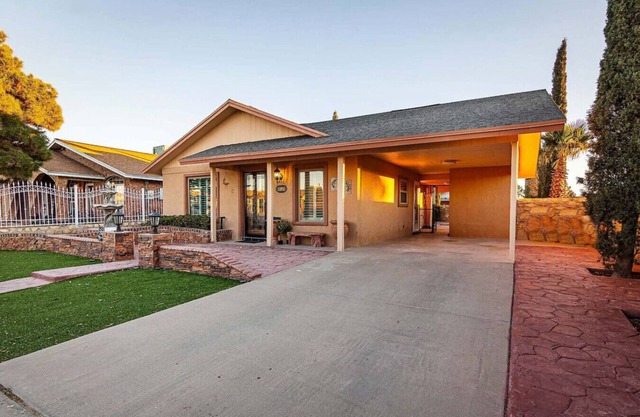 Cozy Retreat w/King Bed, Backyard & Private Patio