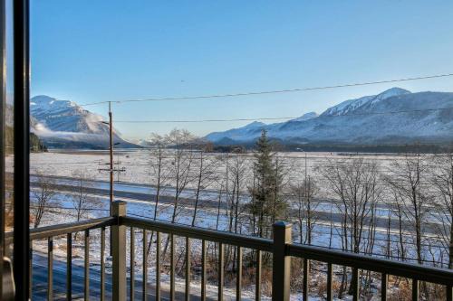 Cozy Retreat With Breath Taking Views 303
