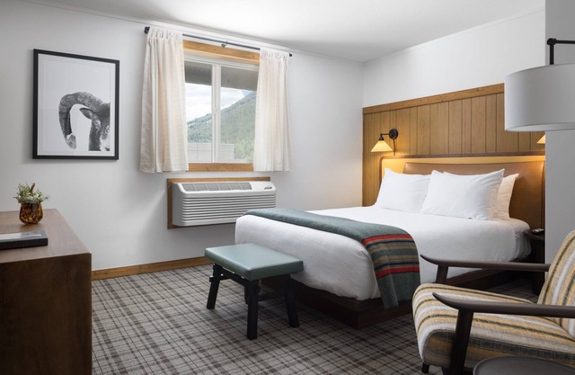 Cozy Retro Lodge w/Heated Pool & Fire Pits, Perfect for Jackson Hole Adventures