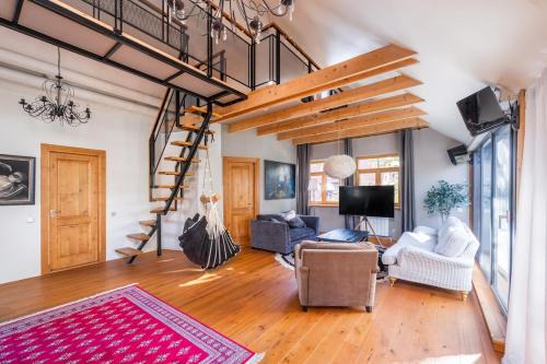 Cozy riverside penthouse