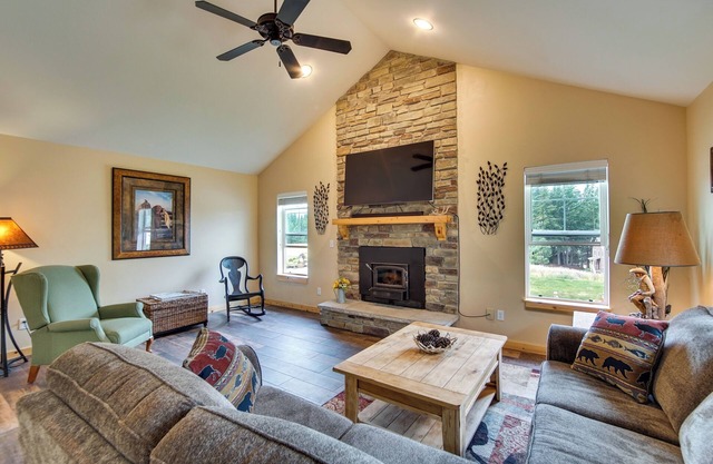 Cozy Ronald Retreat w/Community Amenities!