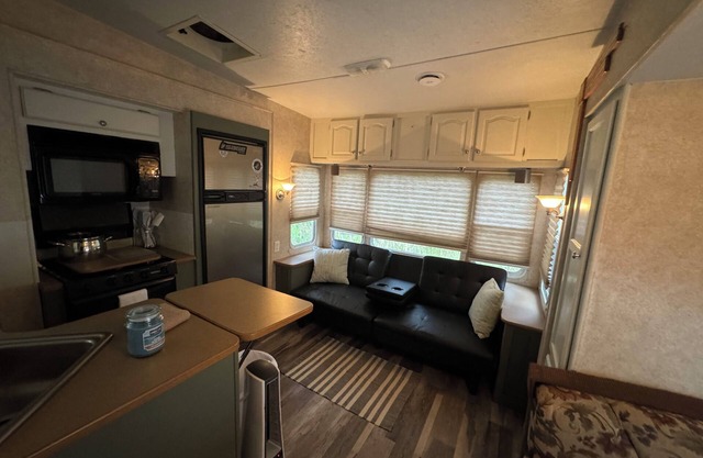 Cozy RV in enchanting Soldotna with AC, WiFi