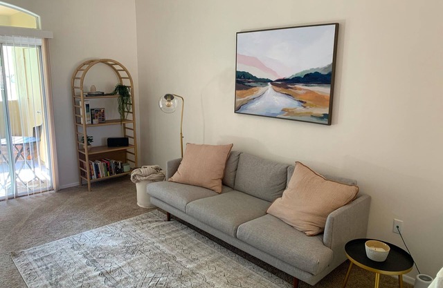 Cozy Scottsdale Condo with a Pool & Gym