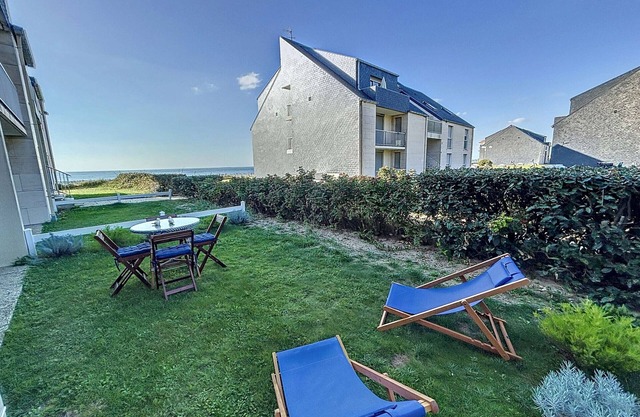 Cozy seaside apartment with garden, garage and WiFi