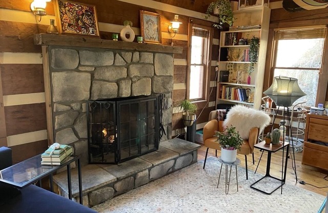 Cozy Shenandoah Cabin Mountian Escape w/ Private Hottub, Loft, & Fireplace