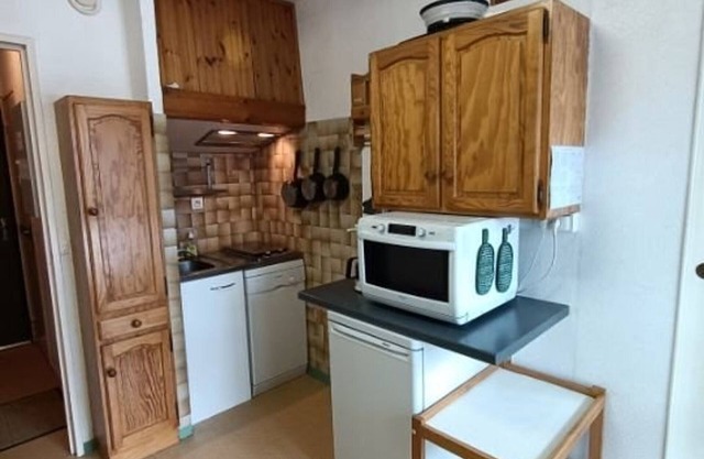 Cozy Ski-In/Ski-Out Apartment for 6 with Balcony, Ski Locker, and Free Parking