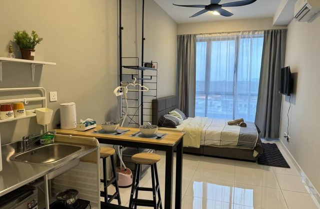 Cozy Sky Trees Bukit Indah Netflix and Amenities B06