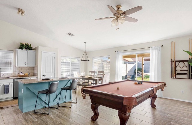 Cozy, Spacious, Charming, Convenient, Family - King - Billiard -