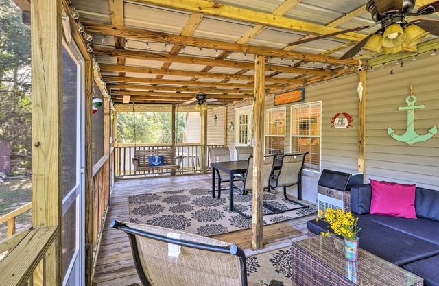Cozy Steinhatchee House w/Fire Pit & Grill!