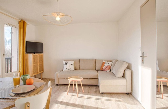 Cozy studio 300 m from the beach with private parking