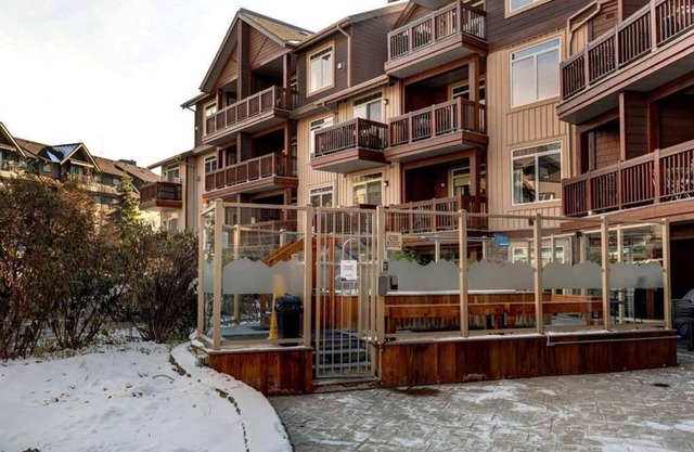 Cozy Studio Apartment in award-winning Falcon Crest Lodge Canmore/Banff