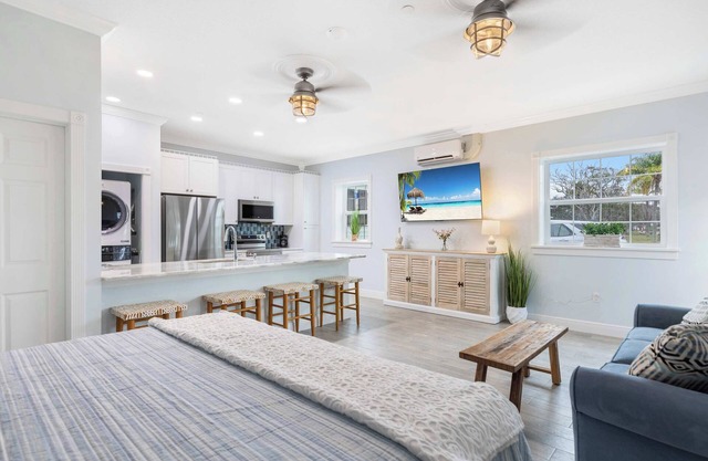 Cozy Studio Condo in Sebastian!