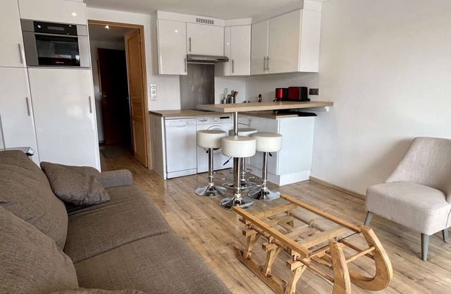 Cozy Studio for 4 in Alpe d'Huez Center – Near Slopes & Amenities, South-Facing Terrace