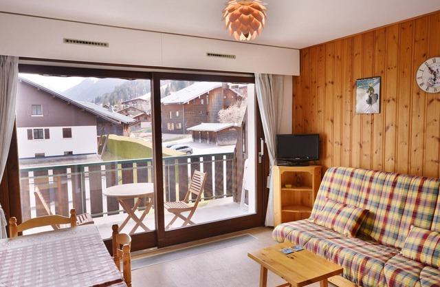 Cozy studio for 4 in Morzine with balcony, parking and ski locker