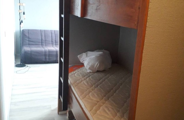 Cozy Studio for 6 near Slopes with Free Parking, Ski Locker, and Optional Amenities