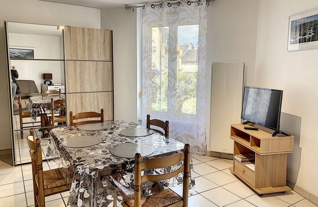 Cozy Studio 100m from Beach with Free Wifi, Near Shops in Saint-Pair-sur-Mer