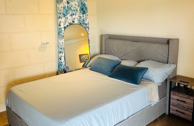 Cozy studio in lovely Saint Thomas with fitness room, AC, WiFi, swimming pool
