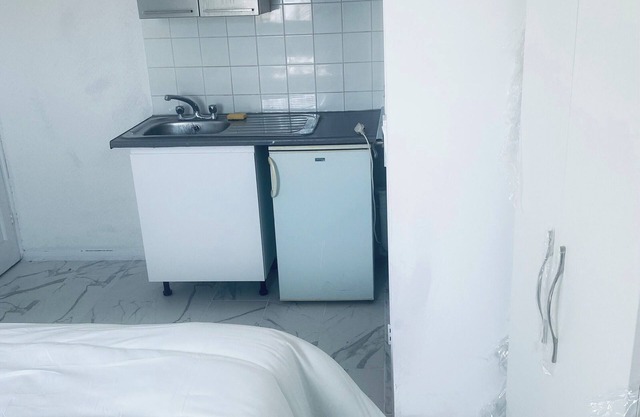 Cozy Studio Retreat in Mitcham