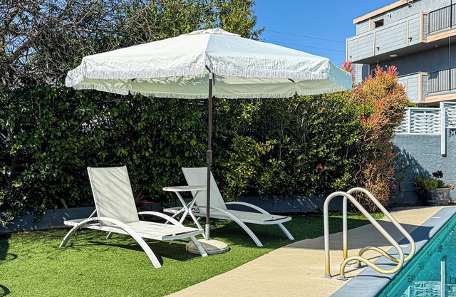 Cozy Studio Retreat with Pool – Steps from SoFi Stadium MK4-LAD