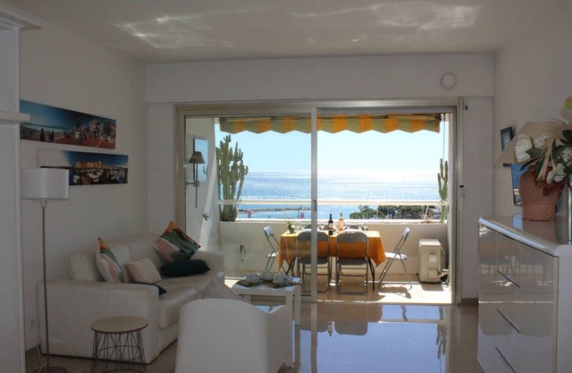 Cozy studio with air conditioning and sea view - 4 sleeps, Villeneuve-Loubet Beach