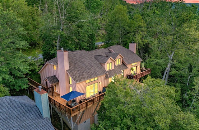 Cozy Sugar Mountain Retreat/walk to ski slopes & trails/scenic views/fireplace