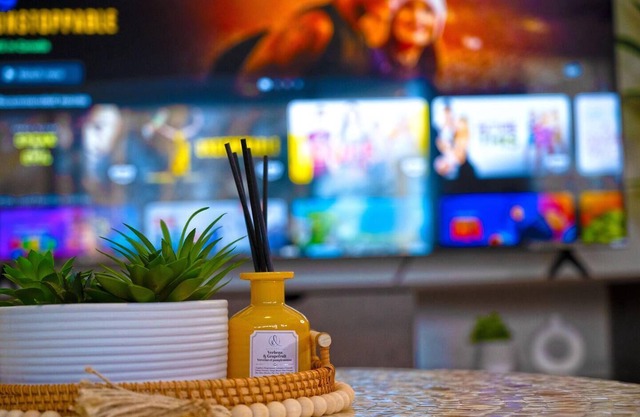 Cozy Suite | 5 Min to DT | Self Check-In | 75" TV