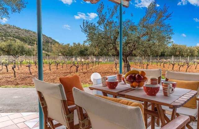 Cozy Summer Retreat - Perfect Location & BBQ