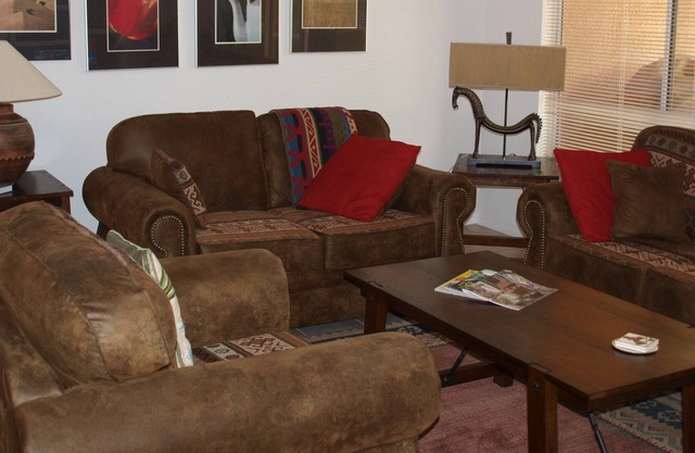 Cozy Sun City home in NW Tucson Oro Valley retirement community.