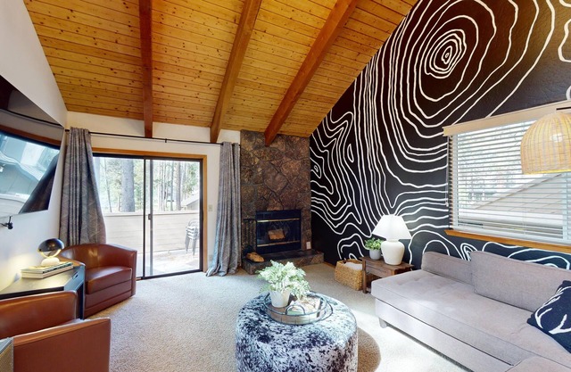 Cozy Sunriver Condo with A/C, Fireplace & BBQ