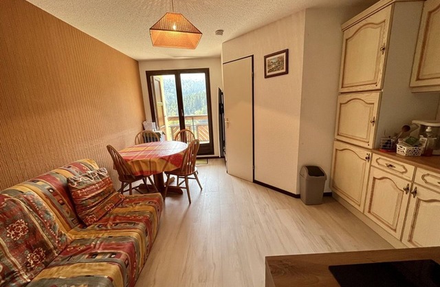 Cozy T2 near slopes with parking and balcony