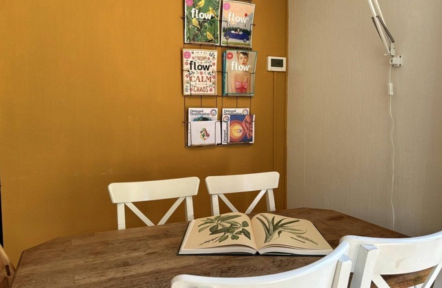 Cozy Tiny Lodge (48 m²) for 2-3 persons (2 adults and 1 child) with basic facilities, garden and terrace.