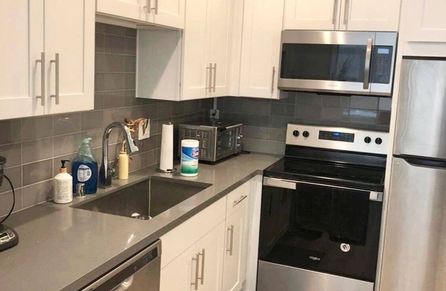 Cozy townhome with 1 bedroom and WiFi, AC in enjoyable Seattle