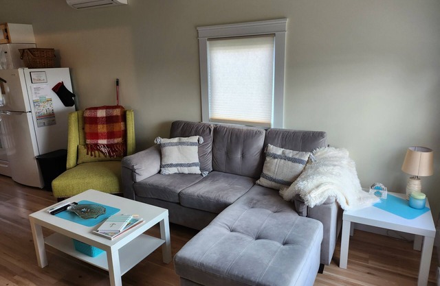 Cozy Two Bedroom North Shore Cottage