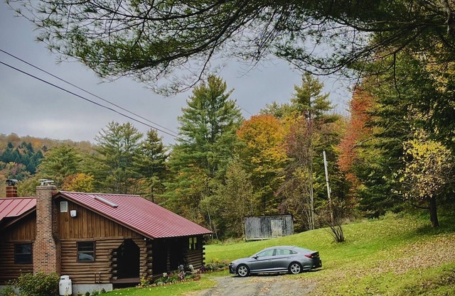 Cozy Vermont Log Cabin . Wilderness,Pet Friendly!